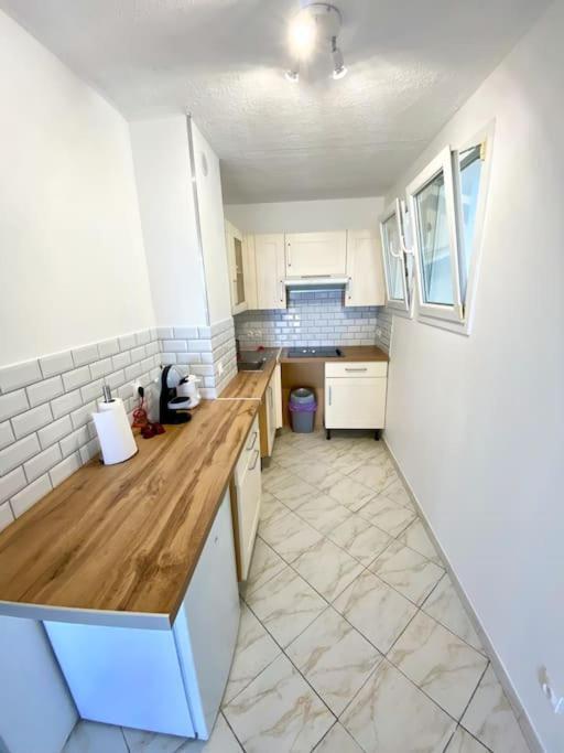 Appartement Spacieux 65M2, Avec Piscine Et Parking เฟรฌูส ภายนอก รูปภาพ