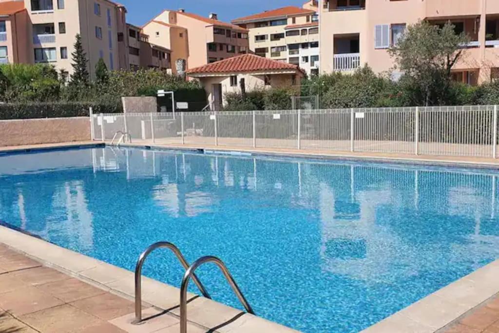 Appartement Spacieux 65M2, Avec Piscine Et Parking เฟรฌูส ภายนอก รูปภาพ