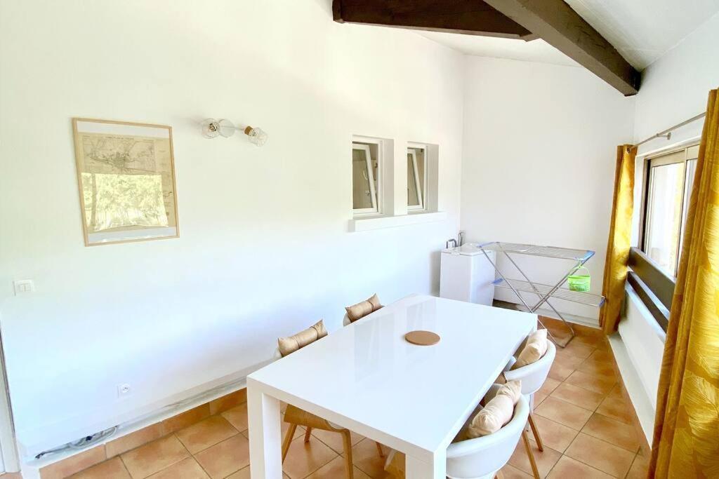 Appartement Spacieux 65M2, Avec Piscine Et Parking เฟรฌูส ภายนอก รูปภาพ