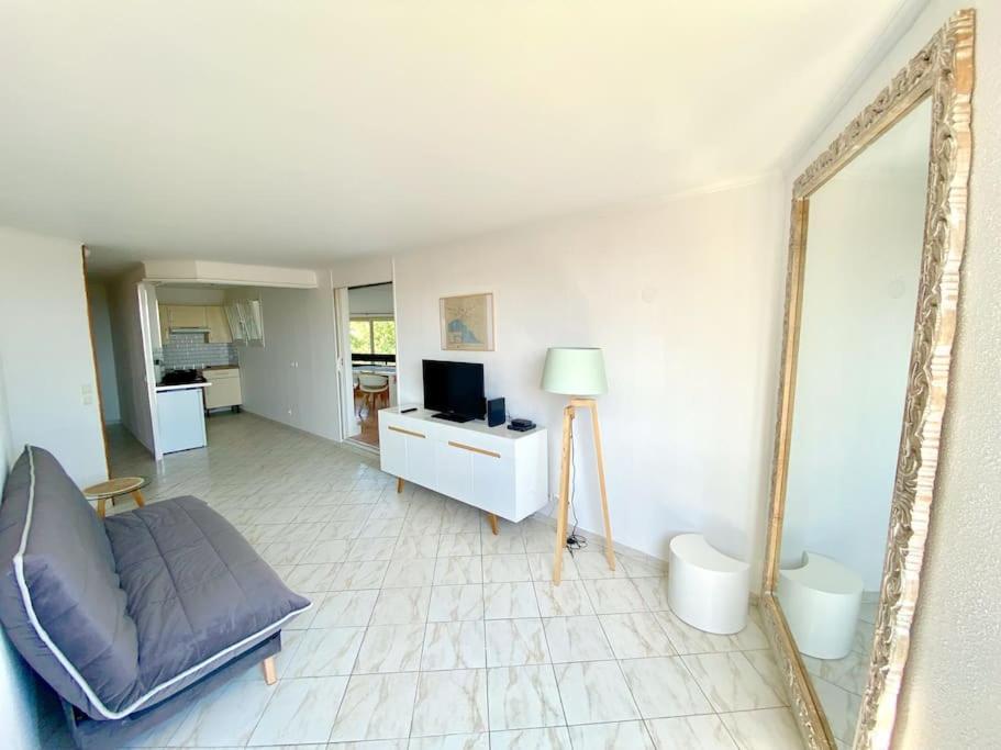 Appartement Spacieux 65M2, Avec Piscine Et Parking เฟรฌูส ภายนอก รูปภาพ